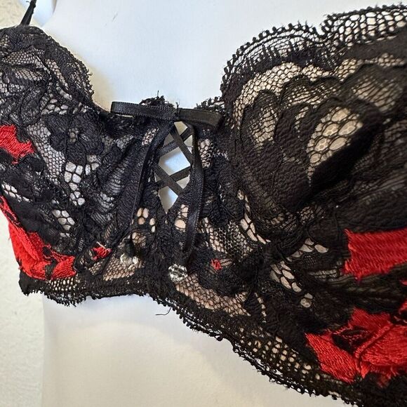 Victorias Secret Bra Red And Black Lace Crystal Head Bow 34b Unlined Demi - Picture 2 of 4
